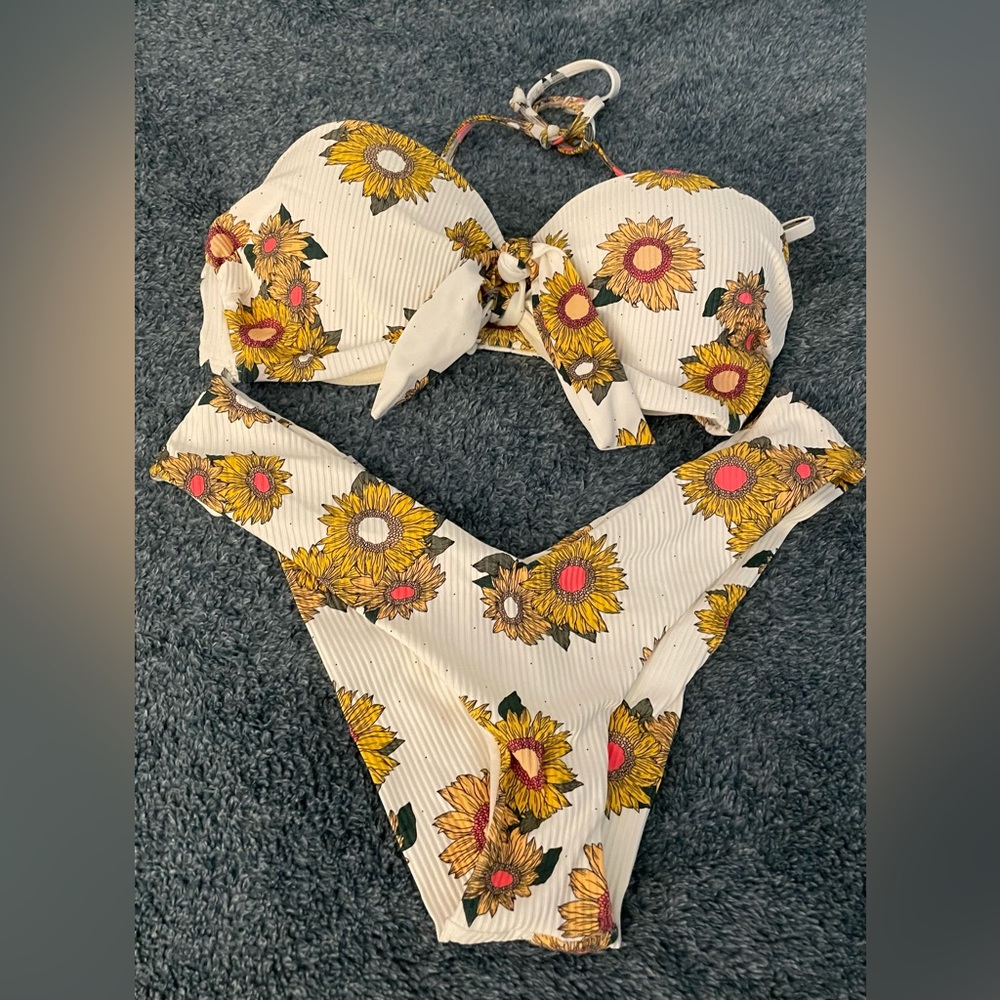 Body glove white and floral bikini.